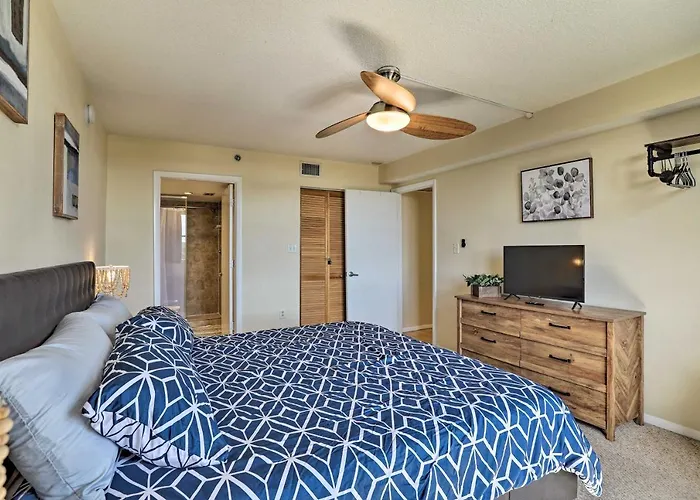 Convenient Clearwater Condo < 4 Mi To Beach!
