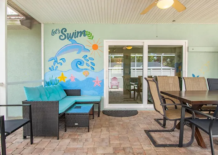 Saltylux16 Heated Saltwater Pool, Near Beach, Honeymoon Island, Farmer Market