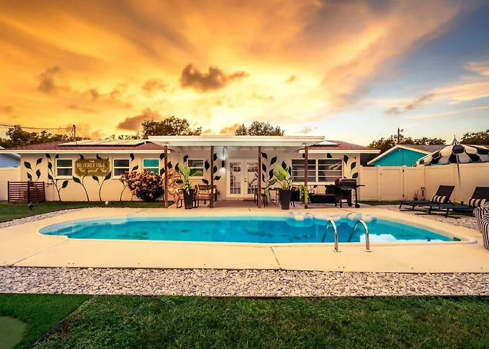 The Beverley Pool Hot Tub Near Clearwater Beach